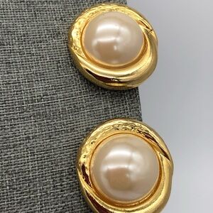 Faux Pearl and Gold Tone Shoe Clips